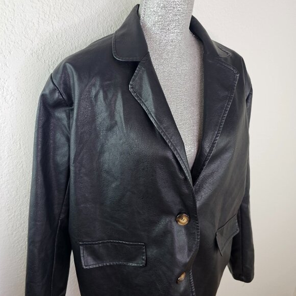 Nasty Gal Black Vegan Leather Oversized Blazer - Picture 4 of 11